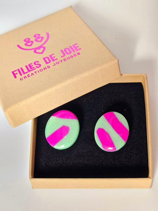 LES MINI-BELLES - Puces d'oreilles - Vertes et fuschia
